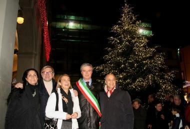 Natale, il cuore del centro si accende