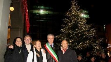 Natale, il cuore del centro si accende