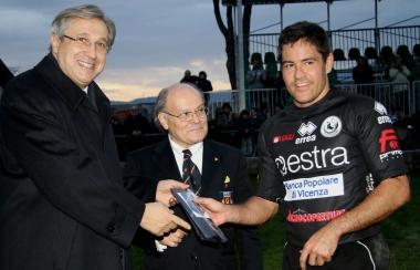 Rima Wakarua premiato da Sacc&agrave; e Cenobi, come man of the match 