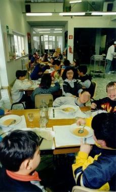Bambini a una mensa scolastica (foto di repertorio)