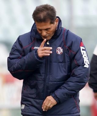 <b>NERVOSO.</b> Aldo Spinelli e sotto Walter Novellino  