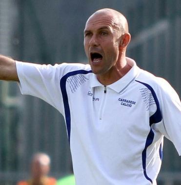 Mister Sottili e, a destra due fasi dellanticipo di Sal&ograve;   