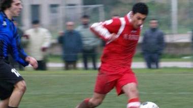 Una conclusione di Candrian, uno dei migliori, a destra Dedja autore del gol dell’Audace e sotto il giovane centrocampista Marco Bracali