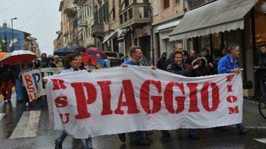 I lavoratori scioperano contro la manovra