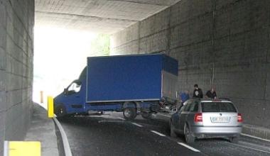 Camion si ribalta in Fi-PI-LiChiuso lo svincolo a Montopoli, code fino a 6 chilometri