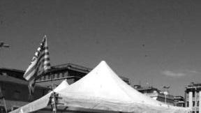 La Tenda del lavoro in piazza Aranci, smantellata nel 2008