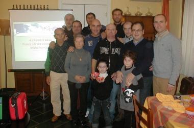 Foto di gruppo dopo la festa per Riccardo e Michele 