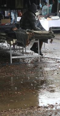 A destra i banchi in mezzo all’acqua a sinistra Luigi Vendittozzi