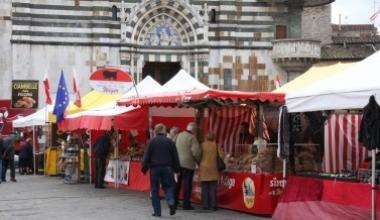 Torna il mercato di Natale in piazza Duomo