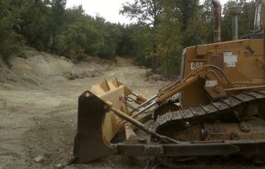 Ruspe al lavoro nel cantiere dei Boschini a Saline prima che venisse fermata lattivit&agrave;     