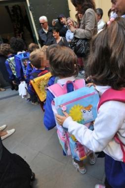 «Nostro figlio disabile emarginato in aula»