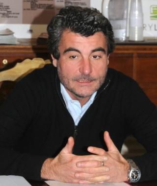 Il presidente Stefano Baccelli e una seduta del consiglio provinciale        