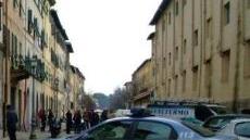 Minacciano ragazzo armati di sciabola