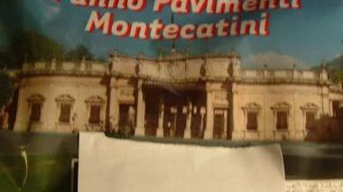 La foto delle terme Tettuccio pubblicizza una marca di stracci per pavimenti