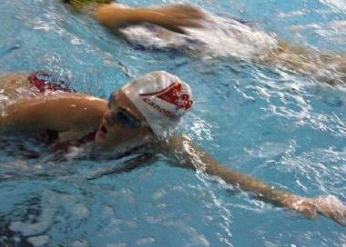 Una giovane nuotatrice della Arno    
