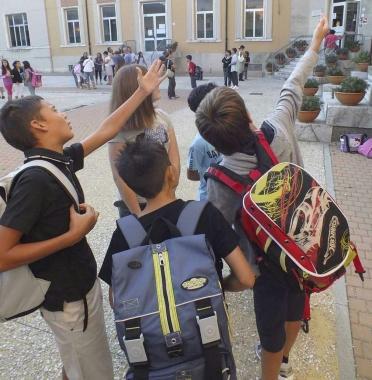 <strong>SCUOLA</strong> Studenti al primo giorno