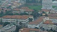 Una panoramica di Pisa con sullo sfondo la Piazza dei Miracoli