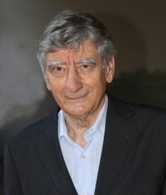 Enrico Cerrai, 87 anni, nel suo studio e durante un recente convegno in Toscana 