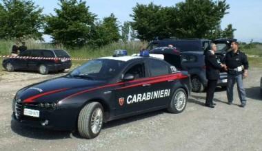 Sorpresi con gioielli rubati e una pistola, due arresti