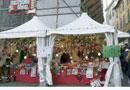 Giornata di shopping in centro tra negozi e mercatino di Natale