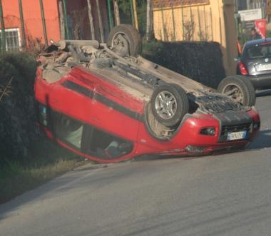 Scontro fra tre vetture a Pieve di Compito