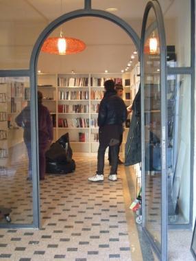 Lentrata della Libreria Baroni in via S. Frediano           
