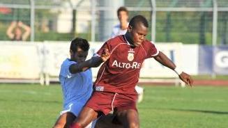 A sin. il neroverde Cacelli A destra Balde del Forcoli in azione