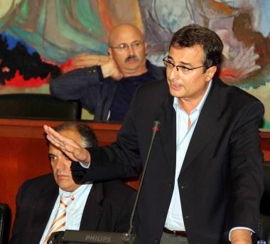 Il sindaco Lunardini (al centro) in consiglio comunale 