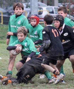 Unazione di gioco nella partita di sabato scorso sul campo Denti con ospiti i ragazzi di Scandicci 
