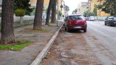 <b>VIA FELSINEA</b> Marciapiede e strada prima e dopo l’intervento