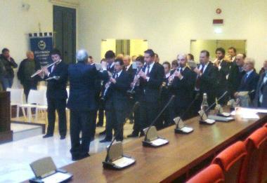 La Filarmonica Verdi suona nellaula del consiglio 