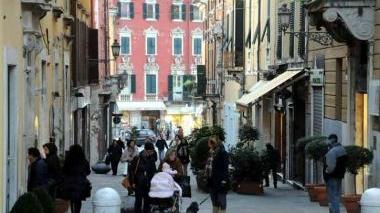 A sin. l’assessore Andrea Zanetti, sopra il circuito dello shopping