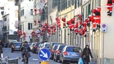 Via della Madonna, nuovi addobbi