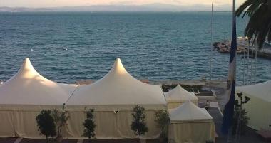 <b>Il TENDONE </b>allestito lanno scorso per il Natale in piazzale dei Rioni 