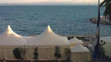 <b>Il TENDONE </b>allestito l’anno scorso per il Natale in piazzale dei Rioni
