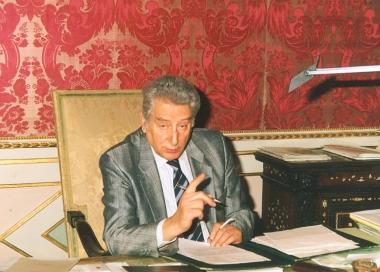 Pacini nel suo studio di sindaco a Palazzo Orsetti 