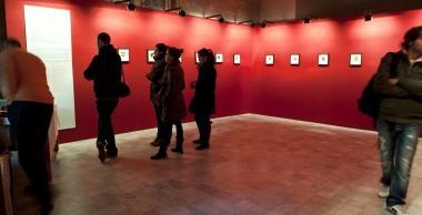 Visitatori alla mostra di Araki 