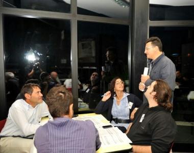 Un incontro dei cittadini impegnati a scegliere le opere pubbliche 