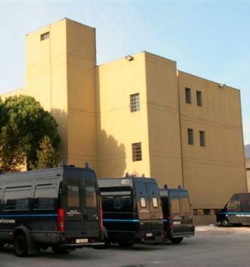 Lesterno della casa circondariale della Dogaia La Uil ha diffuso le statistiche sul carcere      