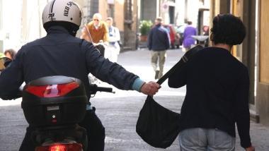 Gli scippi sono tra i reati in aumento anche in Versilia      