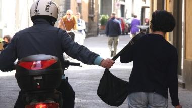 Gli scippi sono tra i reati in aumento anche in Versilia