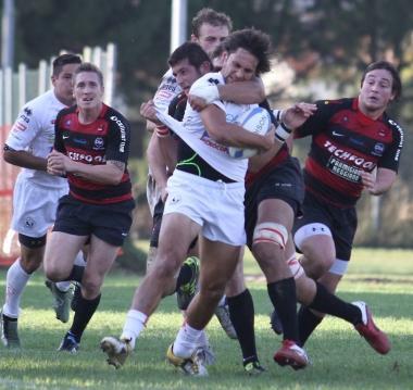 Difficile trasferta per i Cavalieri a Perpignan. A sinistra il tecnico De Rossi 
