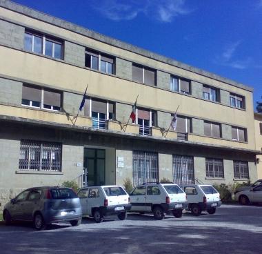 <b>UNIONE DEI COMUNI </b>Il presidente Franco Ulivieri e (in alto) la sede a San Lorenzo di Arcidosso   
