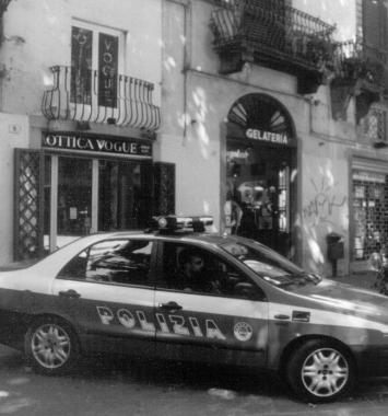 Una pattuglia della polizia in centro (Vip) 