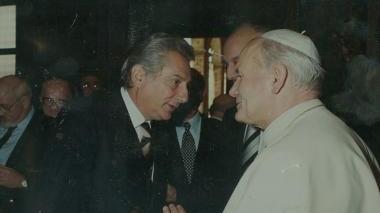 Il senatore in Vaticano con Papa Wojtyla
