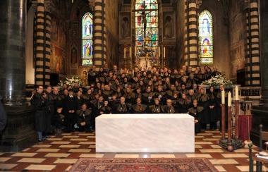 La vestizione dei nuovi 46 confratelli della Misericordia 