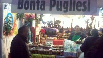 Al mercatino vino e formaggio