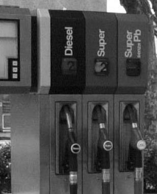 Un impianto di distribuzione di carburante    