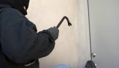 In trecento a Tirrenia chiedono più controlli contro i furti in casa