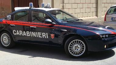 Borseggiano e usano la carta di credito, arrestati dopo l'acquisto